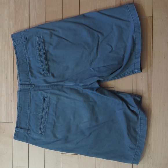 Gap "Lived-In" Shorts - Picture 3 of 3